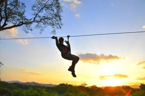 Tilpassbart Zipline Adventure