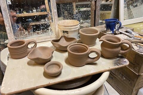 陶芸教室:マウイ島で自分だけのマグカップやボウルを作りましょう