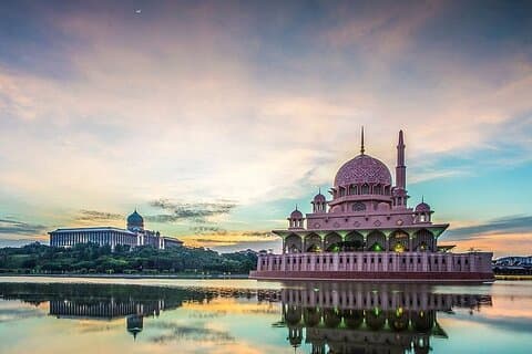 Half Day Putrajaya City Tour With Sight Seeing Cruise