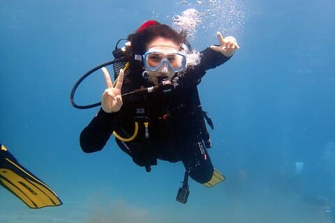 Discover Scuba Diving . First Experience underwater