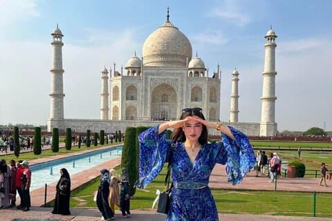 Visite privée du Taj Mahal au lever du soleil depuis Delhi en voiture - Tout compris