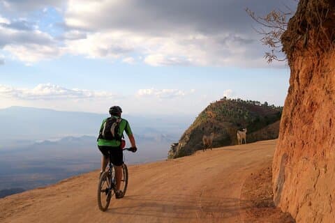 Safári de bicicleta particular de 14 dias em Uganda, Ruanda e Congo