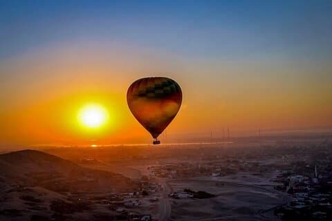 Vol en montgolfière au lever du soleil à Louxor avec prise en charge