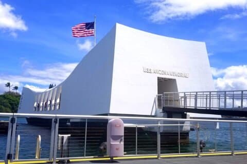 Kleine Gruppentour in Pearl Harbor und Downtown Honolulu