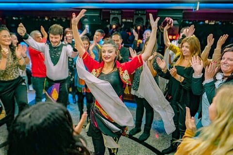 Türkische Nachttour am Bosporus mit privatem Tisch und Abholung