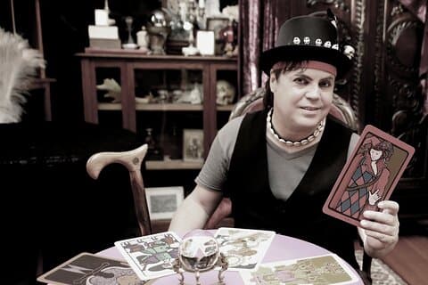 Dok Lazlo's Tarot Party och Bonus Haunted Walking Tour