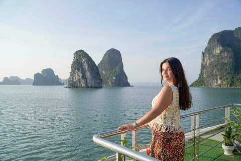 Excursión de un día a la bahía de Halong con autopista, cueva, isla, playa desde Hanoi