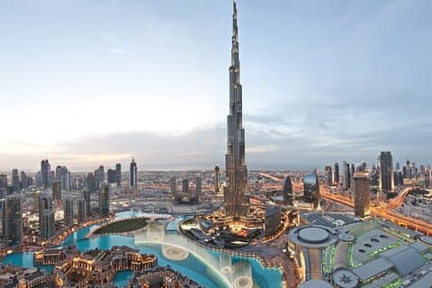 Acceso en la parte superior de Burj Khalifa en el nivel 124 y 125
