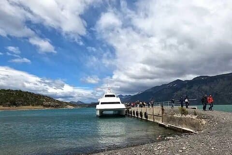 Balmaceda & Serrano Glaciers Boat Tour og traditionel frokost.