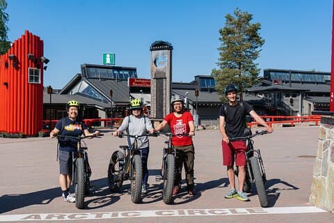 Recorrido cultural en bicicleta eléctrica por Rovaniemi y el pueblo de Papá Noel