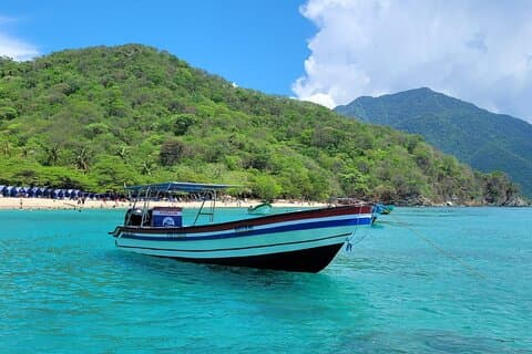 Tour privato in barca attraverso il parco Tayrona