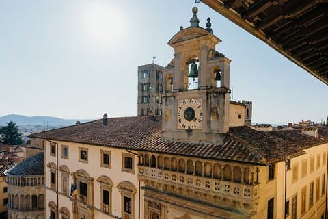 Tour a piedi del gruppo Arezzo di 2 ore