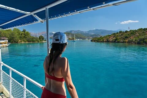 Passeio de barco de dia inteiro em Marmaris com almoço e bebidas ilimitadas