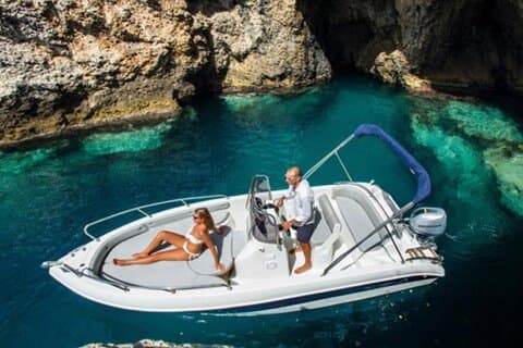 Day on a private boat from Capri to the coast of Positano