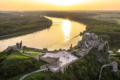 Private Tour nach Bratislava & Burg Devin : Eiserner Vorhang & Royals