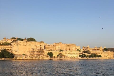 Tour di un giorno del forte di Kumbhalgarh e del tempio Jain di Ranakpur da Udaipur