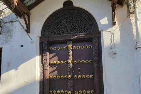 Explora las calles históricas de Stone Town