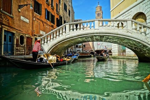 Private Transfer From Ravena To Venice With A 2 Hour Stop