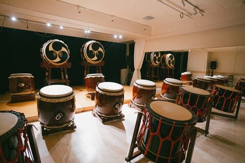 Taiko japansk trumupplevelse i Tokyo