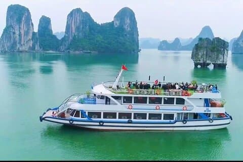 Ha Long Excursion 5 Star Luxury Cruise från Tuan Chau Harbor