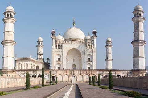Day Excursion from Aurangabad to Ellora Caves, Bibi ka Maqbara and Panchakki