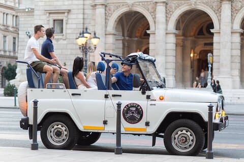 Private Budapest City Tour mit Classic Russian Jeep oder G-Wagon!