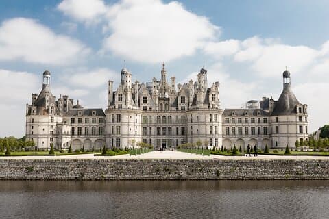 Loire Valley Castles Guided Tour with Transportation