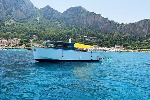 Paseo en barco Mondello y Golfo de Palermo, con aperitivo (4 horas)