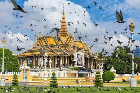 Visite de Phnom Penh, palais royal, musée du génocide et champs de la mort