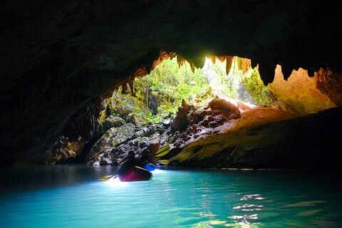 Aventure ultime en kayak dans les grottes au Belize