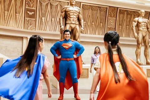 Warner Bros. World-Tickets mit optionaler Abholung und Rückgabe