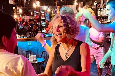 Cours de danse et cocktails dans une cantine mexicaine