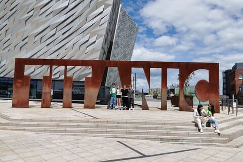 Tour della Giants Causeway da Belfast in veicolo di lusso da 7 posti
