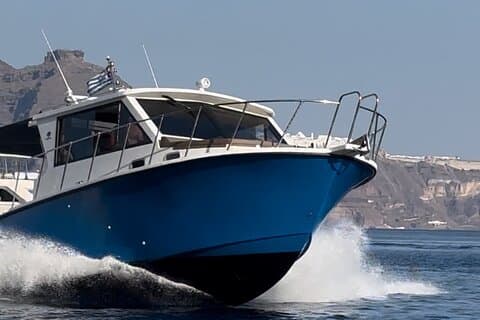 Santorini Fishing Tour privato in barca da crociera - Barbecue, Snorkeling