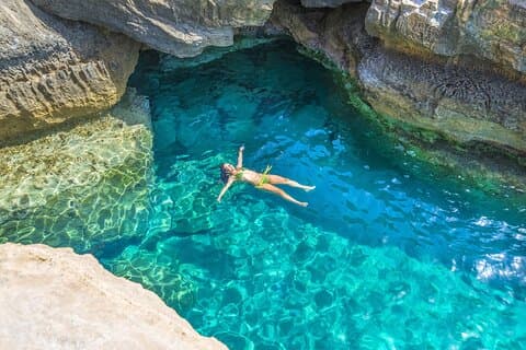 Athens: Island Swimming Day Cruise—DJ, Lunch & Drinks incl.