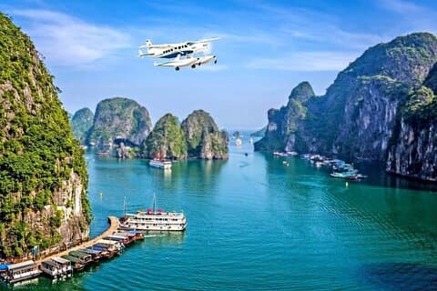 Udforsk Halong Bay med naturskønt vandfly og luksusdagskrydstogt