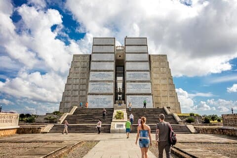 Ganztägige Tour nach Santo Domingo von Punta Cana mit Mittagessen
