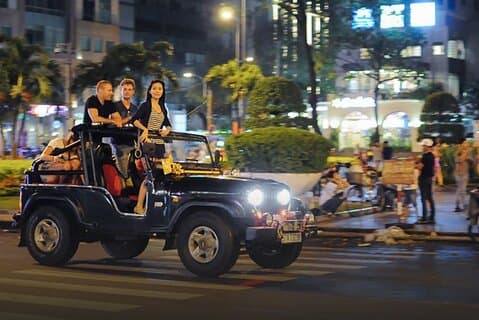 Udforsk Saigon City & Rooftop Bar Drink By Night På Jeep Car