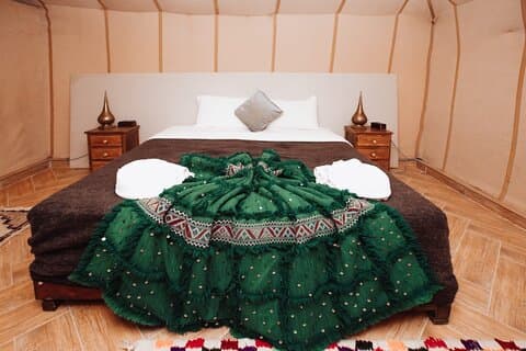 Randonnée à dos de chameau et nuit dans le désert à Merzouga