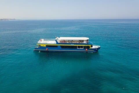 Hurghada:Catamaran Conquest 2-Hour Semi-Submarine and Snorkeling