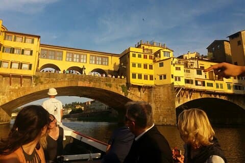 Firenze River Cruise på en traditionel barchetto