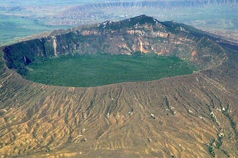 Excursão de um dia ao Monte. Longonot saindo de Nairóbi