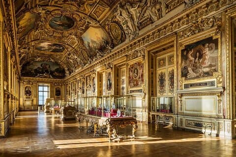 Visita guiada ao Museu do Louvre com ingressos incluídos.