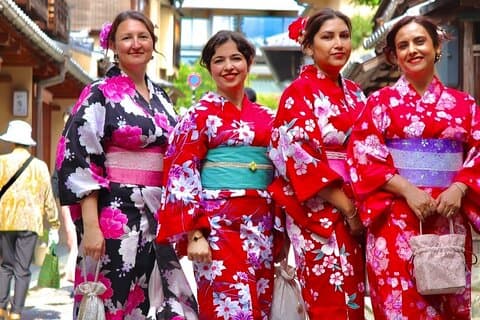 Alquiler de kimono en Kioto mimosa Kodaiji Plan para damas con juego de cabello