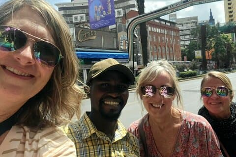 Nairobi stadsbezienswaardigheden, Giraffenontmoetingen & Traditionele dansen Tour