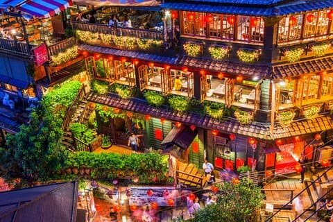 7-timers Jiufen Night View, Shifen Waterfall & Raohe Market Tour