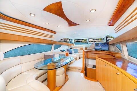 Miami 2 horas Private Yacht Charter para 13 ppl em um iate de 50 pés