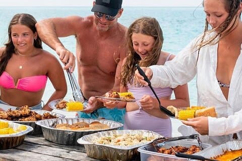 Heldagsäventyr med en strandgrillfest från Providenciales