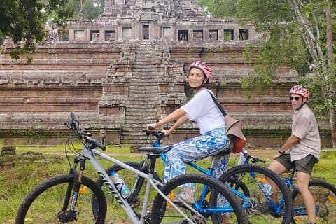 Angkor Sunrise Discovery Bike Tour Incluido Desayuno y Almuerzo