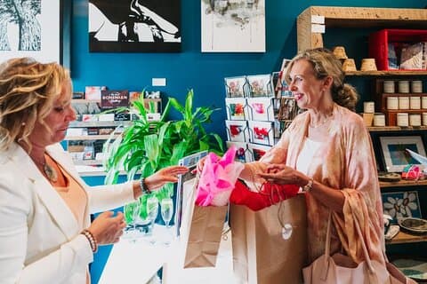 Food Tasting and Self-Guided Walking Tour in Paris